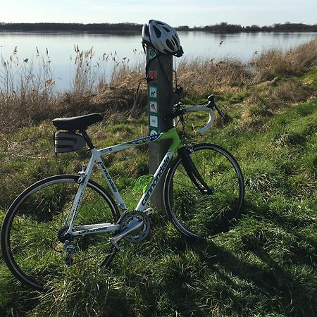 Roue D'Escampette Gite D'Etape Et De Sejour Champagnat  Exteriör bild