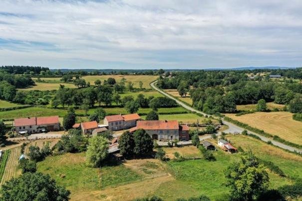 Roue D'Escampette Gite D'Etape Et De Sejour Champagnat  Exteriör bild