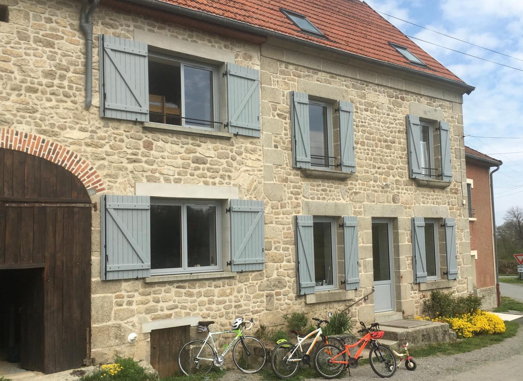 Roue D'Escampette Gite D'Etape Et De Sejour Champagnat  Exteriör bild